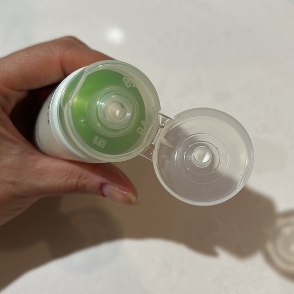 Garnier Skin Renew Dark Spot Hand Treatment - Picture 7 of 8